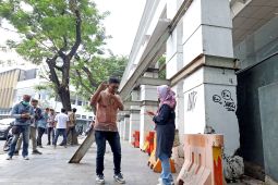 Kembalikan fungsi trotoar, Pemkot Surabaya bongkar fasad toko Nam