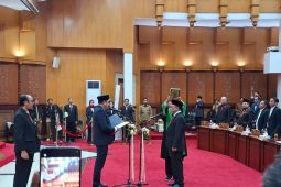 Anas Karno dilantik jadi anggota DPRD Surabaya gantikan Adi Sutarwijono