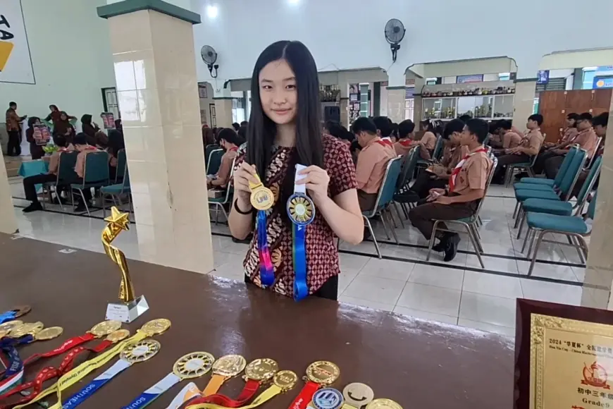 Usia 15 Tahun dan Juara Olimpiade Internasional, Siswi asal Kediri Bina Ratusan Siswa