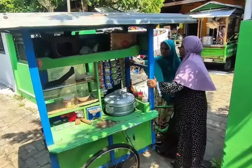 Kisah Inspiratif Mbah Mislicha: 50 Tahun Menabung dari Jualan Cilok Akhirnya Naik Haji