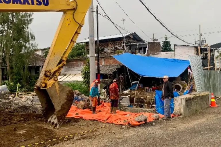 Jawab Keluhan Masyarakat, Akses Jembatan Menuju Mikutopia Diperlebar