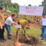 Polres Madiun dan Perhutani tanam ribuan bibit pohon di lahan kosong