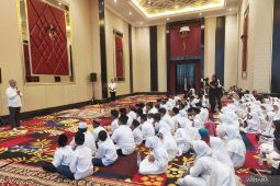 Jelang pembukaan, Trans Luxury Hotel Surabaya gelar CSR bersama anak panti