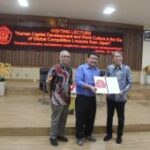 Konjen Jepang paparkan keunikan budaya kerja warganya di FISIP Unej