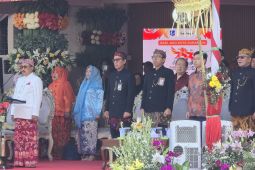 Legislator minta Pemkot Surabaya benahi persoalan sampah hingga parkir