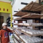 Perajin tempe di Ponorogo siasati ukuran imbas kenaikan harga kedelai