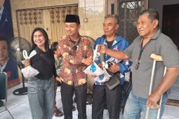 DPC Partai Demokrat Surabaya salurkan seribu paket daging kurban