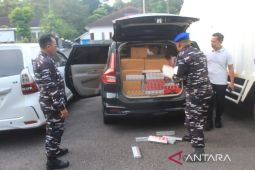 Lanal serahkan barang bukti rokok ilegal hasil operasi ke Bea Cukai