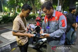 Pemkot Surabaya mulai berlakukan voucher parkir di tepi jalan umum