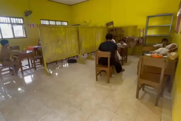 Beda Suara Pemecatan Guru ASN di Plosok Jombang Antara Mantan Murid dan Kepsek