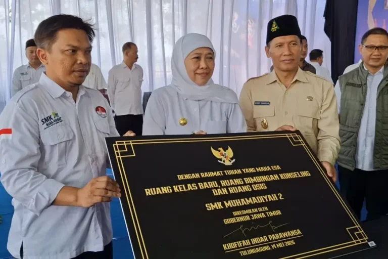 Khofifah Resmikan Revitalisasi dan Rehabilitasi Puluhan Sekolah di Tulungagung, Trenggalek dan Pacitan