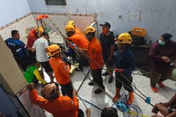 Remaja di Ponorogo terjatuh ke sumur sedalam 25 Meter