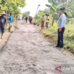 Pemprov Jatim bantu ratusan drum aspal untuk perbaikan jalan rusak