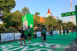 Ratusan pelari finis di bawah 45 menit di ajang Suroboyo 10K