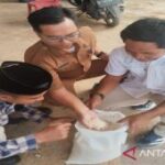 Pemkab pastikan beras bantuan di Bangkalan berkualitas baik