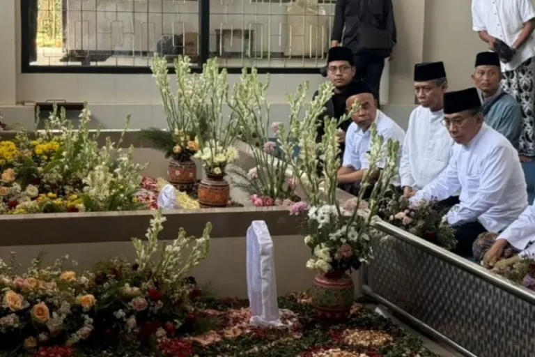 Tinjau Kesiapan Munas&Konbes 2026, Gus Yahya Ziarah ke Makam Pendiri Ponpes Al&Falah Ploso