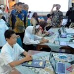 Khofifah pastikan SPMB jenjang SMA berjalan lancar