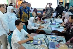 Khofifah pastikan SPMB jenjang SMA berjalan lancar