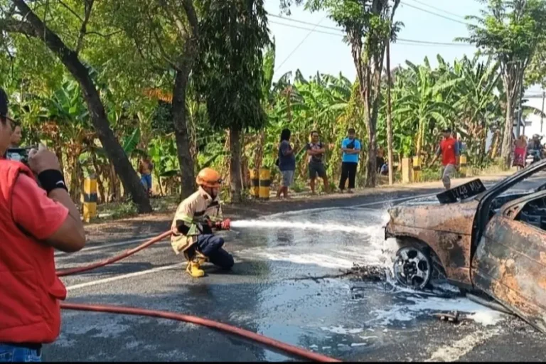 Jerit Pilu Anak Kecil Korban Ledakan Mobil di Sukomoro Nganjuk
