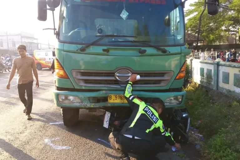 Kecelakaan Maut Depan PT Pei Hai Jombang, Dua Karyawan Pabrik Meregang Nyawa