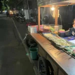 Menahan Lapar demi Ibu, Kisah Gadis Penjaga Angkringan Parimono Jombang Berupah Rp35 Ribu