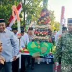 Ribuan umat Muslim Situbondo kirab "Ancak Agung" sambut Maulid Nabi