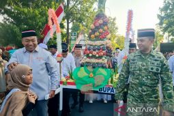 Ribuan umat Muslim Situbondo kirab "Ancak Agung" sambut Maulid Nabi