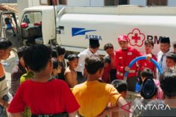Bantuan air bersih di Pamekasan mulai menyasar pondok pesantren