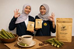 Mahasiswa Unej mengolah sayuran okra menjadi kopi