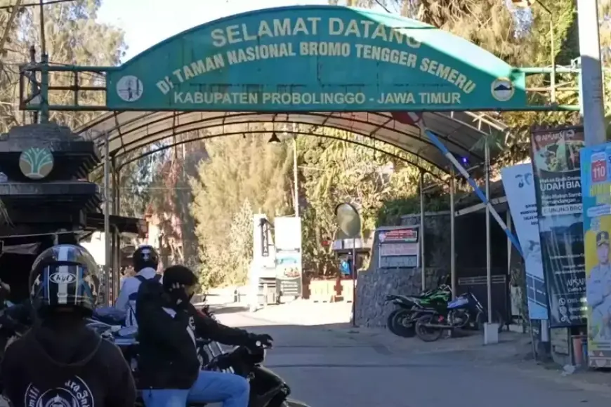 Lima Akses Wisata Bromo Ditutup Total akibat Kebakaran Hutan, Wisatawan Kecele