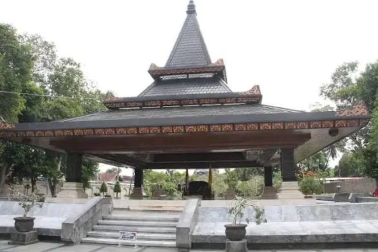 Makam Bung Karno Buka 24 Jam, Ujian Kesiapan Kota Blitar Sambut Wisata Malam