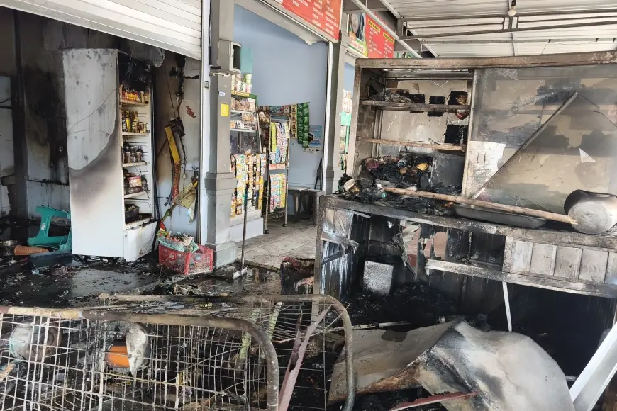 Kompor Lupa Dimatikan, Kios Makanan di Kawasan Istana Gebang Kota Blitar Ludes Terbakar