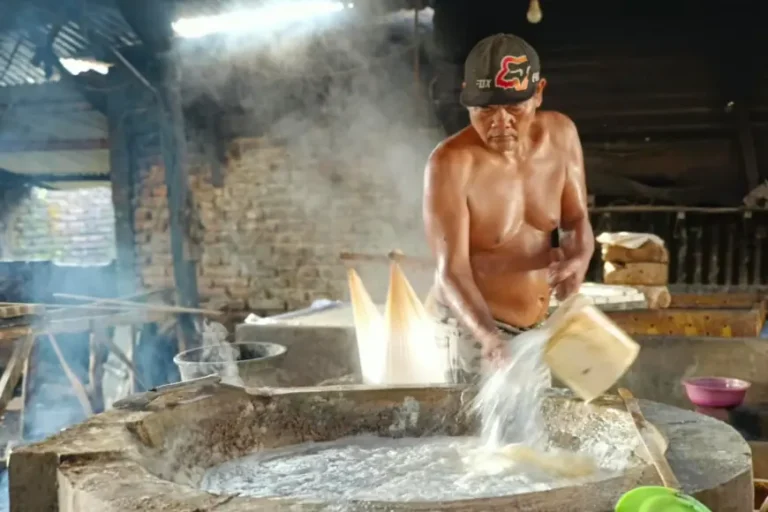 Harga Kedelai dan Minyak Naik, Perajin Tahu Tempe Bojonegoro Terancam Kolaps