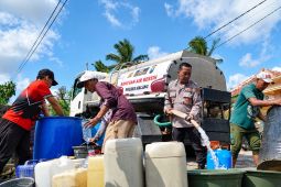 Polres Malang kirim bantuan air bersih ke dusun terdampak kekeringan