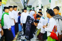 Khofifah ajak santri kuasai teknologi menuju Indonesia Emas