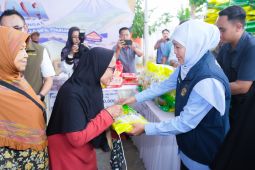 Khofifah perluas akses bahan pokok terjangkau lewat pasar murah
