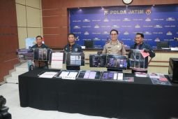 Polda Jatim bongkar bisnis akun ilegal dan promosi judi daring