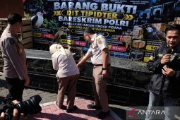Bareskrim tahan dua WN Vietnam selundupkan 3.394 burung tanpa dokumen