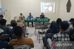 Pegiat antinarkoba sosialisasi bahaya adiksi di Kampung Banyuurip