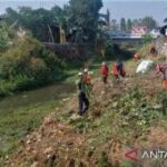 BPBD Madiun bersihkan Kali Piring guna cegah banjir saat musim hujan