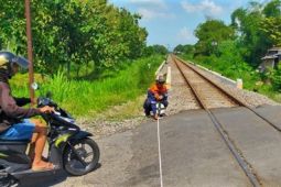 KAI Daop Madiun perbaiki geometri di tiga perlintasan wilayah Kediri