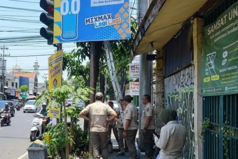 Tak Berizin dan Pakai Modus Surrogate Advertising, Reklame Minuman Beralkohol di Malang Dibongkar